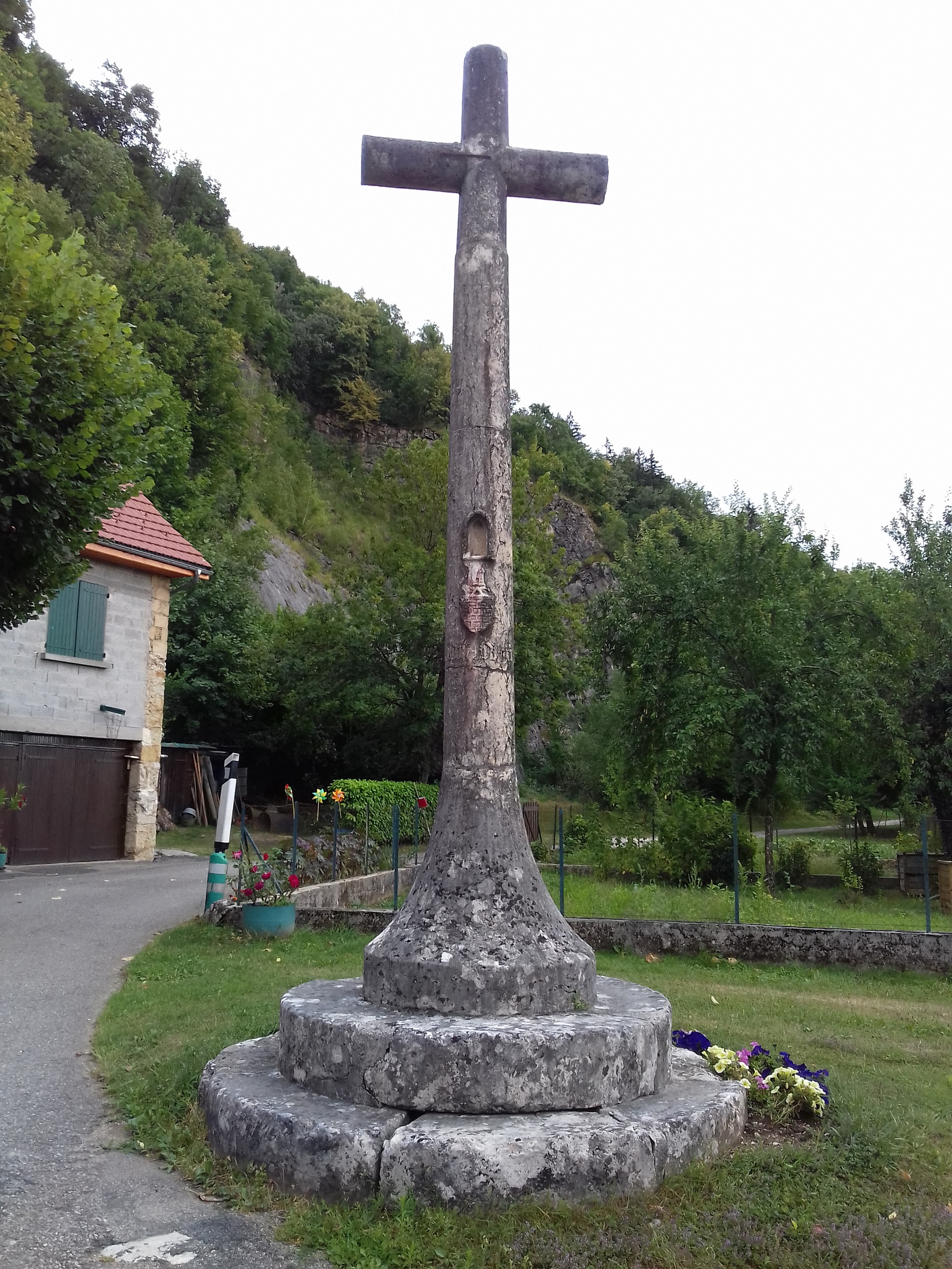 Les croix dans les villages, un patrimoine autant local que