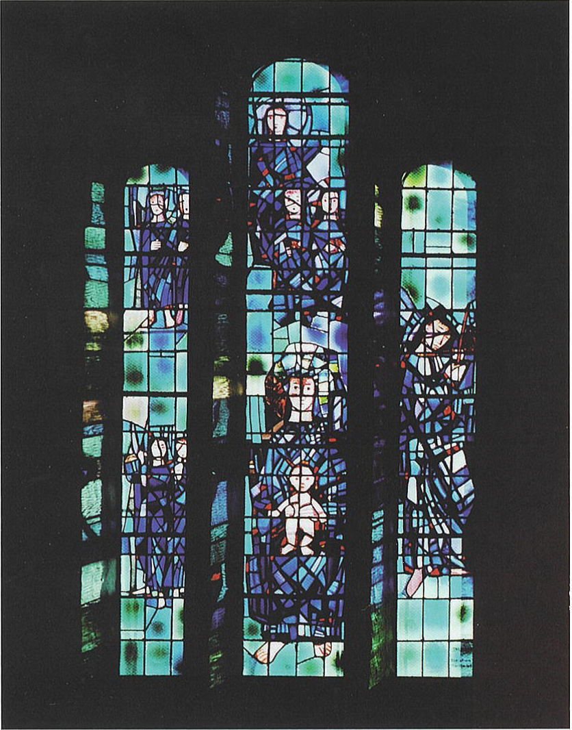 Vitrail représentant la naissance de Jésus, célébrée par les anges chantant et musiciens qui l’entourent. Vitrail représentant la naissance de Jésus, célébrée par les anges chantant et musiciens qui l’entourent.