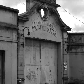 Le portail d'entrée de l'usine textile Bickert à Moirans