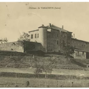 Château de Varacieux, carte postale ancienne, collection Musée Dauphinois © Musée Dauphinois