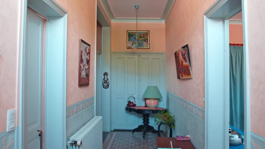 Couloir avec Dallage polychorme, ancienne cure de Virieu © Patrimoine culturel-CD38