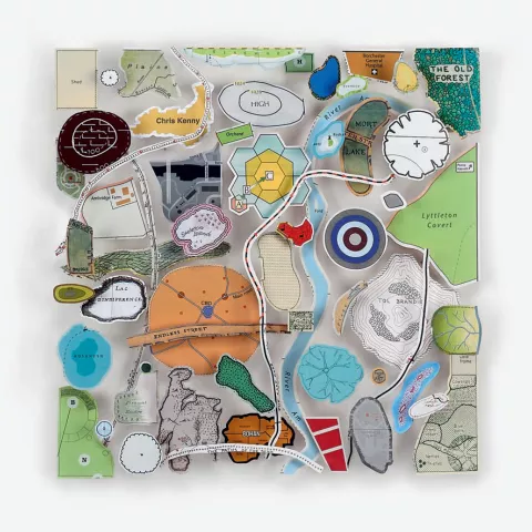 ELSWHERE Ailleurs 2014, Fragments de cartes, épingles © xxx Carte postale de l'exposition temporaire "Au milieu de nulle part" © xxx