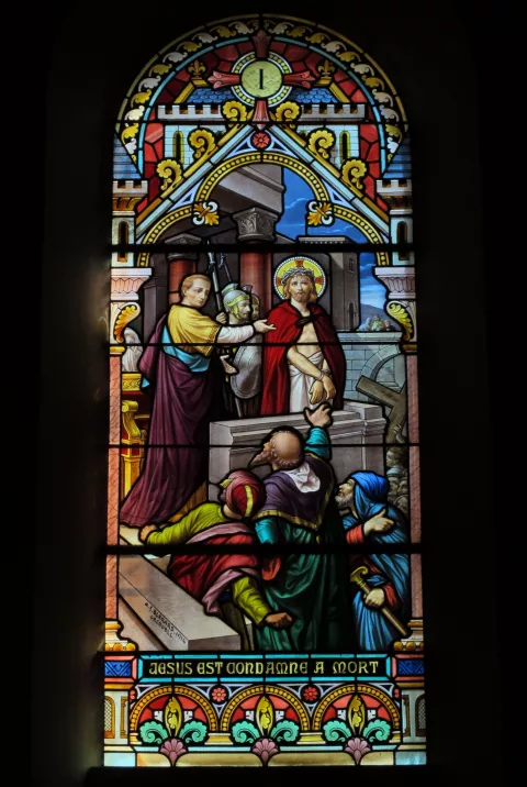 Moirans, église Saint-Pierre, Antoine Bernard, 1914 - Station 1 - Jésus est condamné à mort par Pilate © Patrimoine culturel - CD38