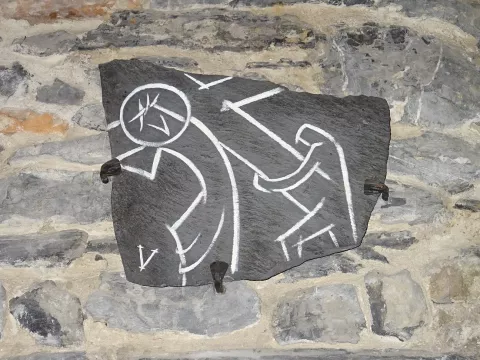 La Salette-Fallavaux, basilique, René-Maria Burlet. Station 5 - Simon de Cyrène aide Jésus à porter sa croix © Patrimoine culturel - CD38