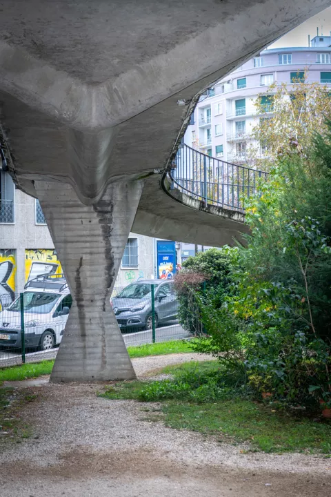 Passerelle extérieure de l'église Saint-Jean, Grenoble © David Richallet