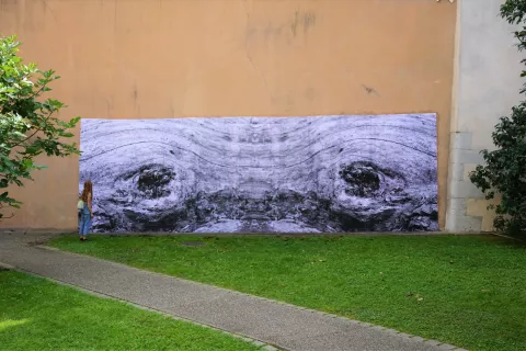 Collage dans le jardin du musée