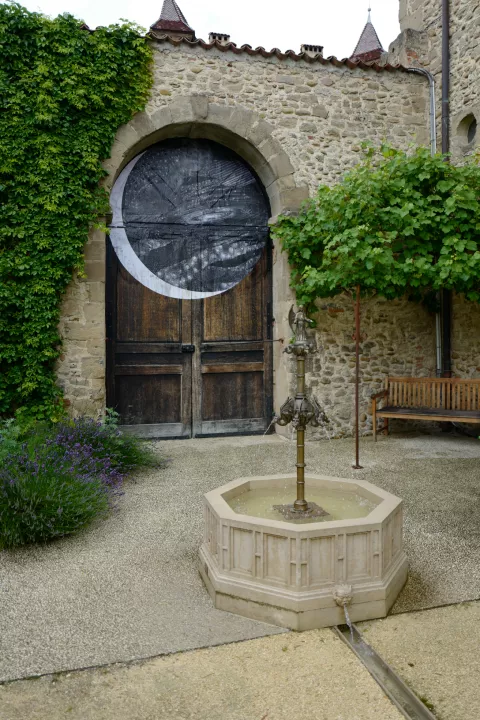 Oeuvre de Philippe Baudelocque sur porte en bois