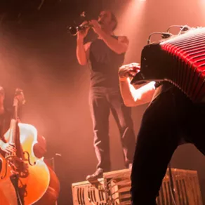 Photographie de concert du Tram des Balkans / Les Entêtés production © Joël Kuby