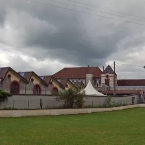 Usine textile ayant connu deux agrandissements, Saint-Geoire-en-Vadaine © Damien Lachas