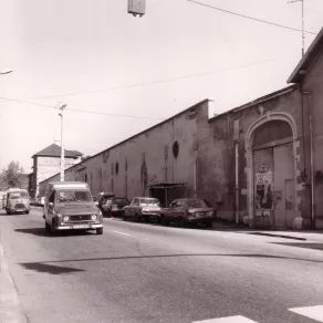 "Mur d'enceinte" de l'usine J.B. Martin à Voiron, photographie 1980 © AM Voiron