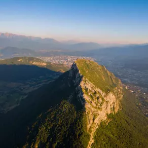 Vue aérienne Agglomeration grenobloise © Patrimoine culturel-CD38