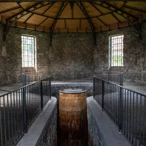 Bâtiment de captage des eaux, Monestier de Clermont © Jean Sébastien Faure