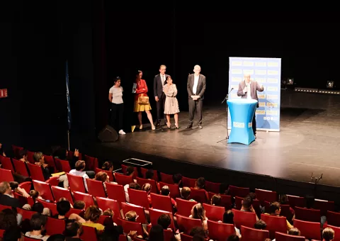 Discours de Jean-Pierre Barbier devant les collégiens © Tomas Bozzato