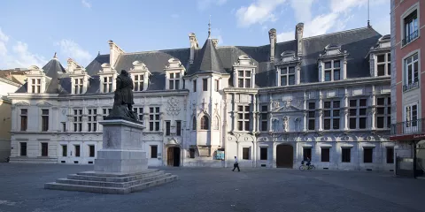 Place Saint André, Palais du Parlement © Patrimoine culturel