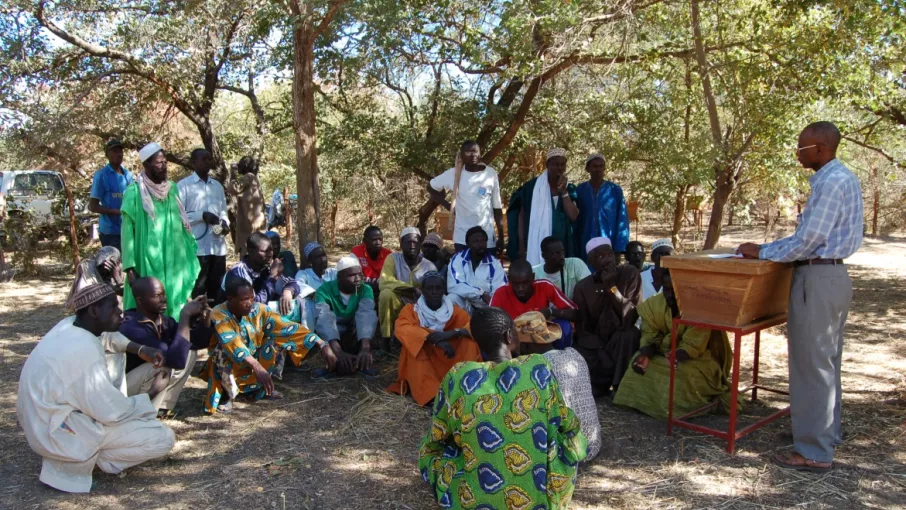 Photographie prise au Sénégal lors d'une réunion publique © Test1