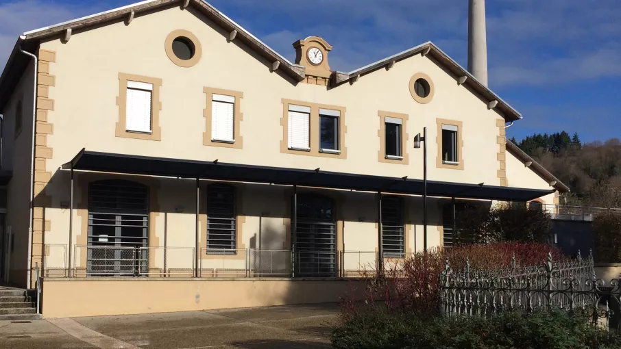 Belle transformation de la fabrique Dutruc en médiathèque (Le Grand Lemps). © Patrimoine Culturel