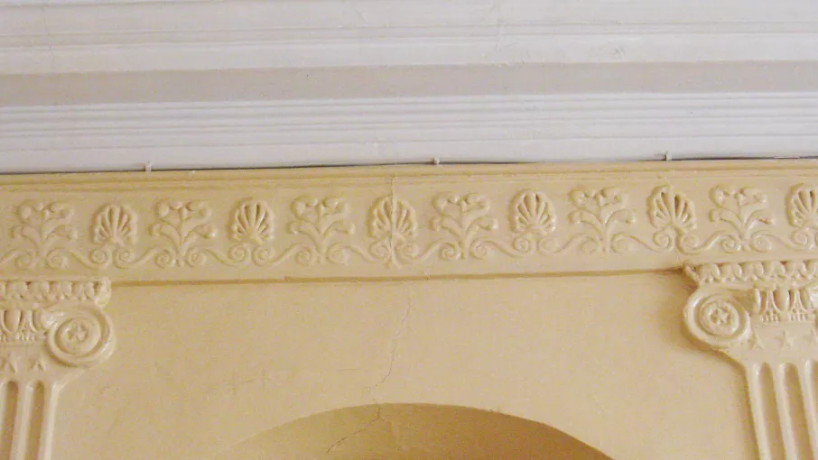 Les stucs de la cheminée 2