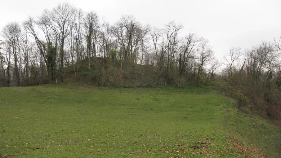 Fortification de terre de la Poype © Patrimoine culturel