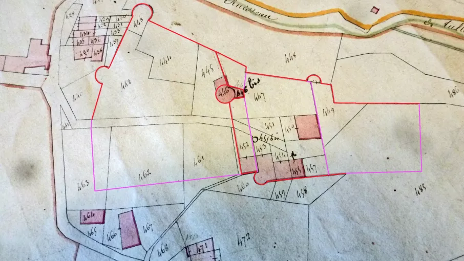 Plan château sur cadastre ancien. Hypothèse d'organisation du château (DAO A. Clavier). © Patrimoine culturel