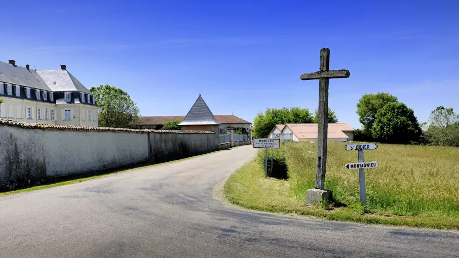 Croix de Ste Blandine Montagnieu © D.Richalet
