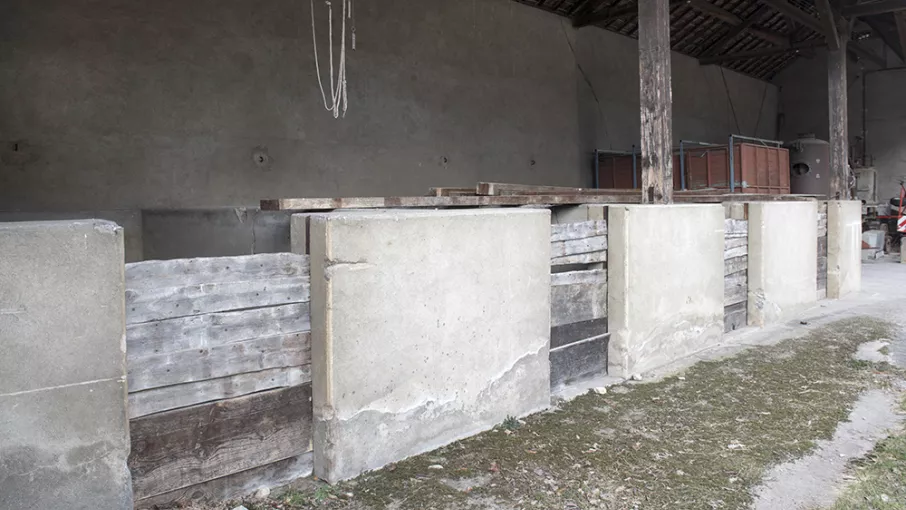 Cuves extérieures de la cave du Touvet. © Denis Vinçon / Patrimoine Culturel