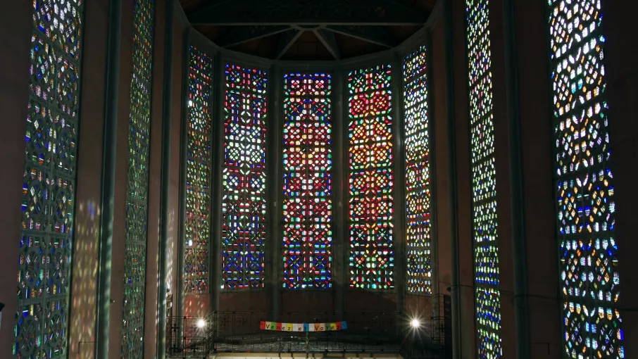 Vitraux, chapelle de l'ancien Petit séminaire, Voreppe, Margueritte Huré © Patrimoine culturel CD38
