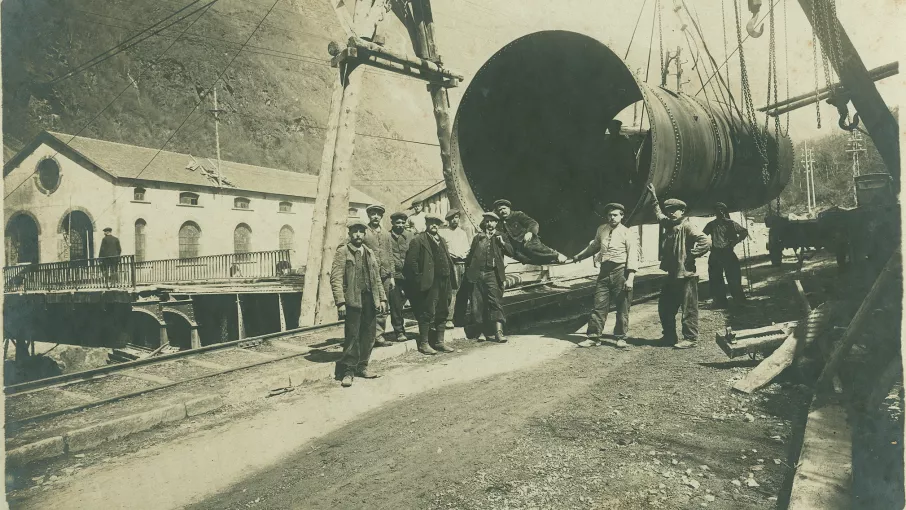 Photographie ancienne travaux centrale des Roberts, fonds privé © R.Aillaud
