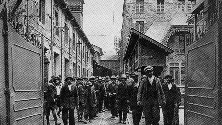 Sortie des ouvriers, usines Keller © Patrimoine culturel-CD38