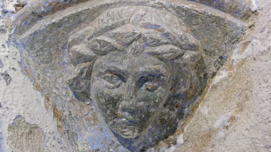 Décor en pierre sculptée, église de Saint-Jean-de-Vaulx © Patrimoine culturel-CD38