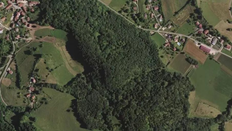 Vue aérienne, Fort des Sarrazins, Montaud © Patrimoine culturel-CD38