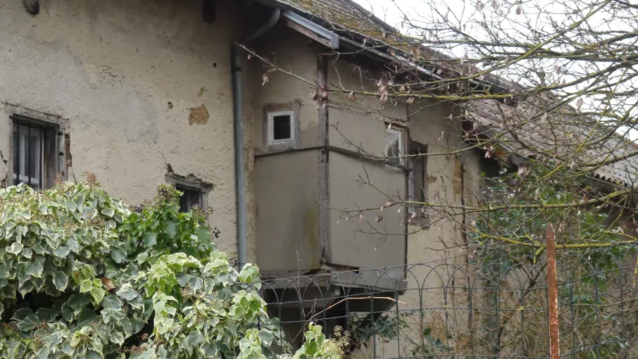 Ancienne cure, détail des toilettes en surplomb, Chélieu © Patrimoine culturel-CD38