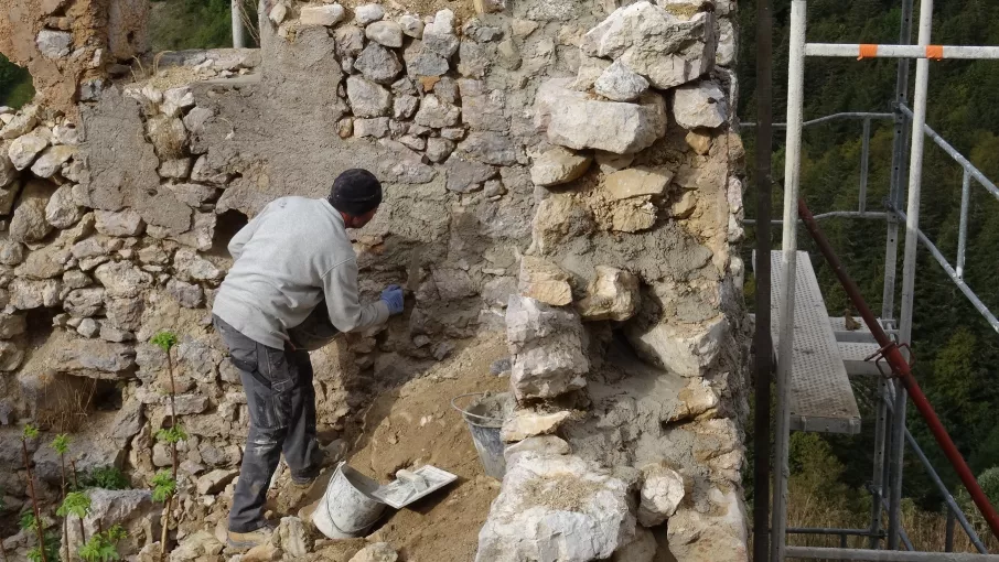Habert des Ayes pendant les travaux de consolidation des ruines © Patrimoine culturel-CD38