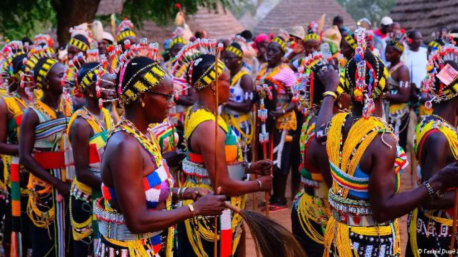 Photo prise lors du circuit test au moment de la cérémonie de sortie des masques bassari à Ethiolo © Fannie Dupé