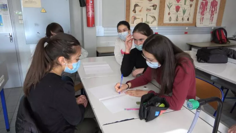 A Pont en Royans, les élèves ont réfléchi sur les représentations qu’ils ont sur l’Afrique et le Sénégal. © Tétraktys