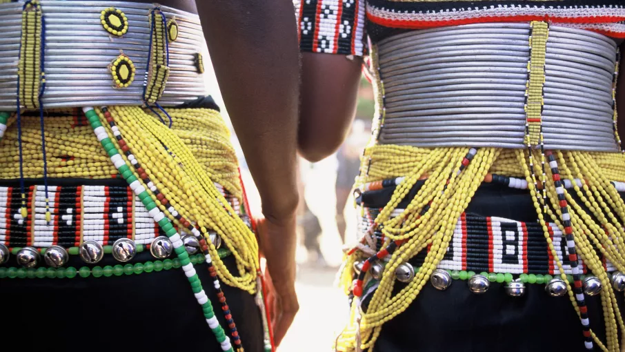 Tenue de fête traditionnelle ©Tétraktys