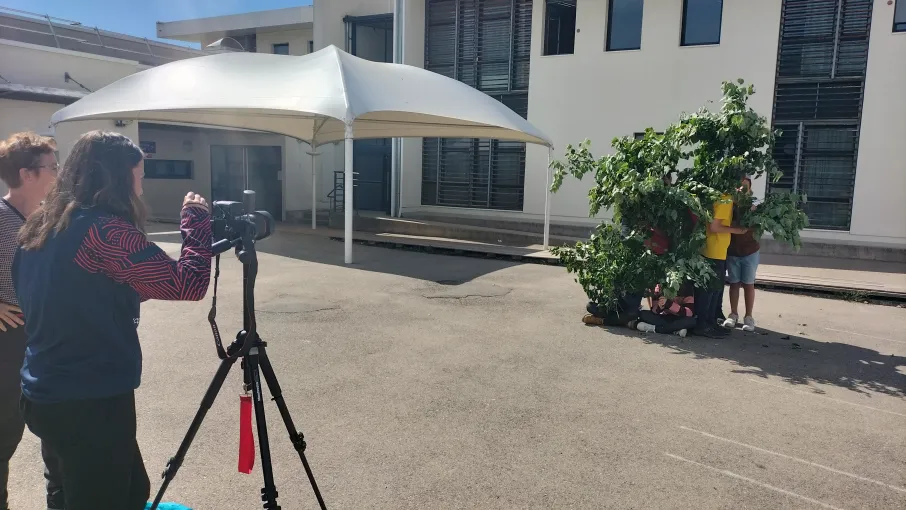 Arbre incarné par des élèves ©Tétraktys