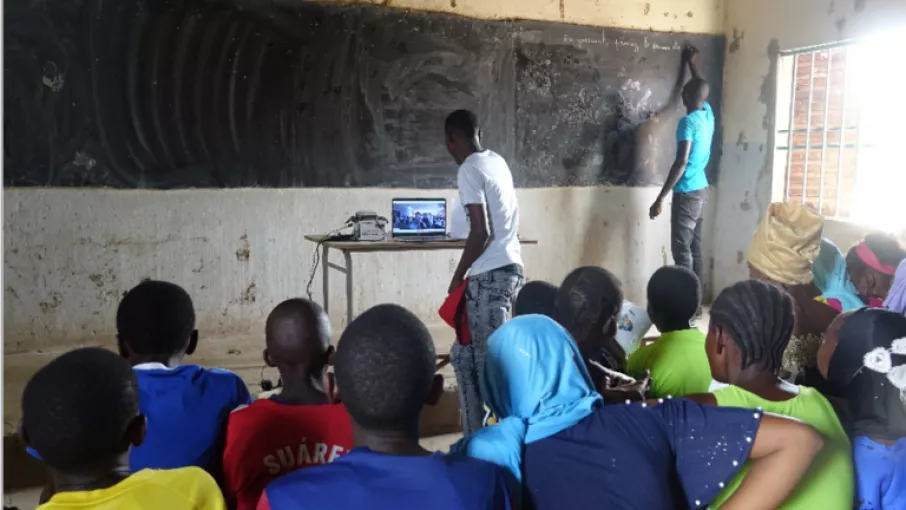 Les élèves du collège de Koussan en visioconférence avec leurs correspondants ©Tétraktys