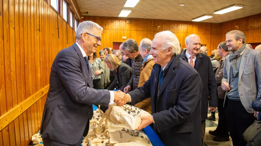 Remise de la plaque Label "Patrimoine en Isère" par Jean-Pierre Barbier © Frédérick Pattou