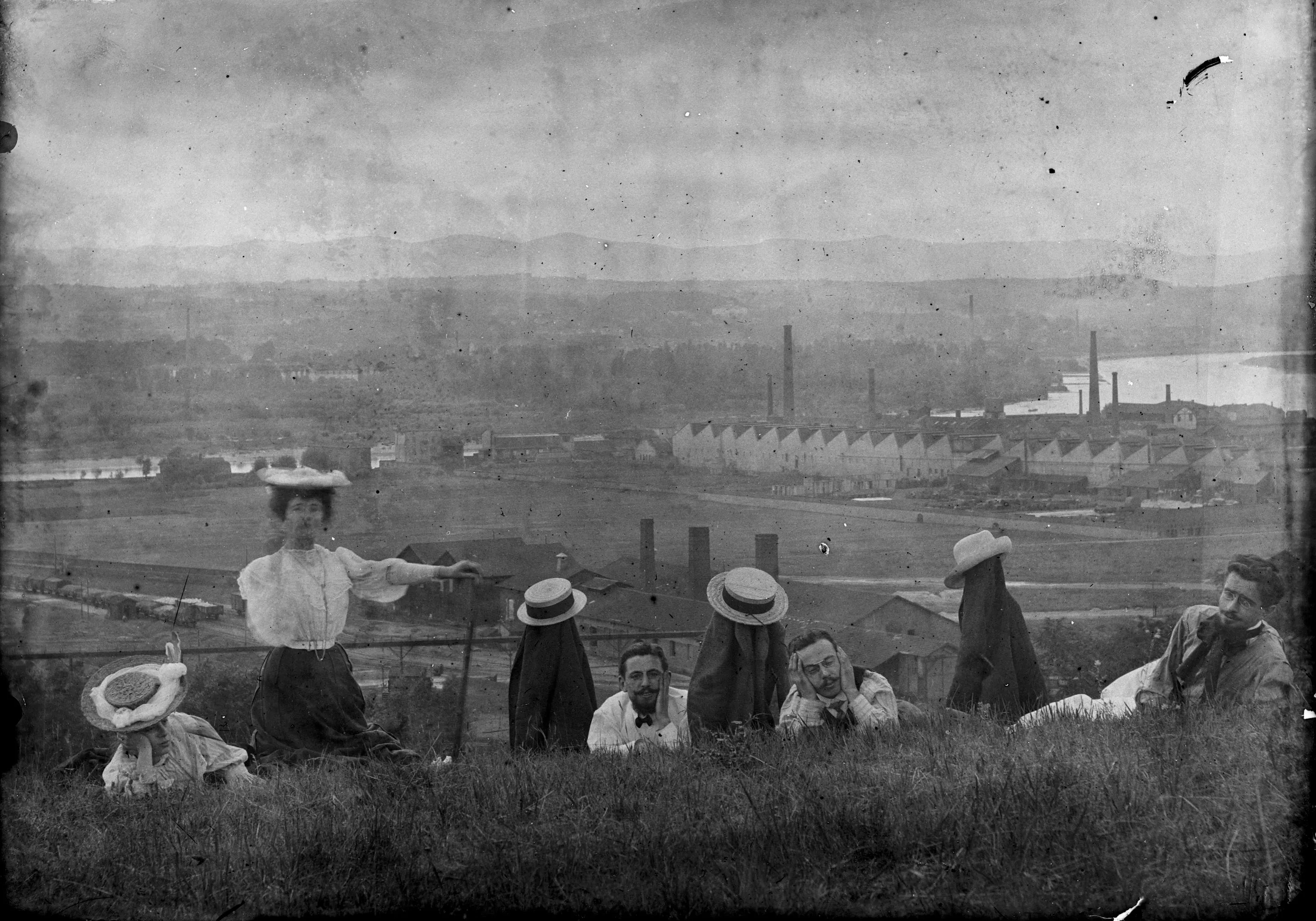 Paysage, vallée industrielle avec sheds et cheminées © Musée dauphinois - Département de l'Isère Paysage, vallée industrielle avec sheds et cheminées © Musée dauphinois - Département de l'Isère