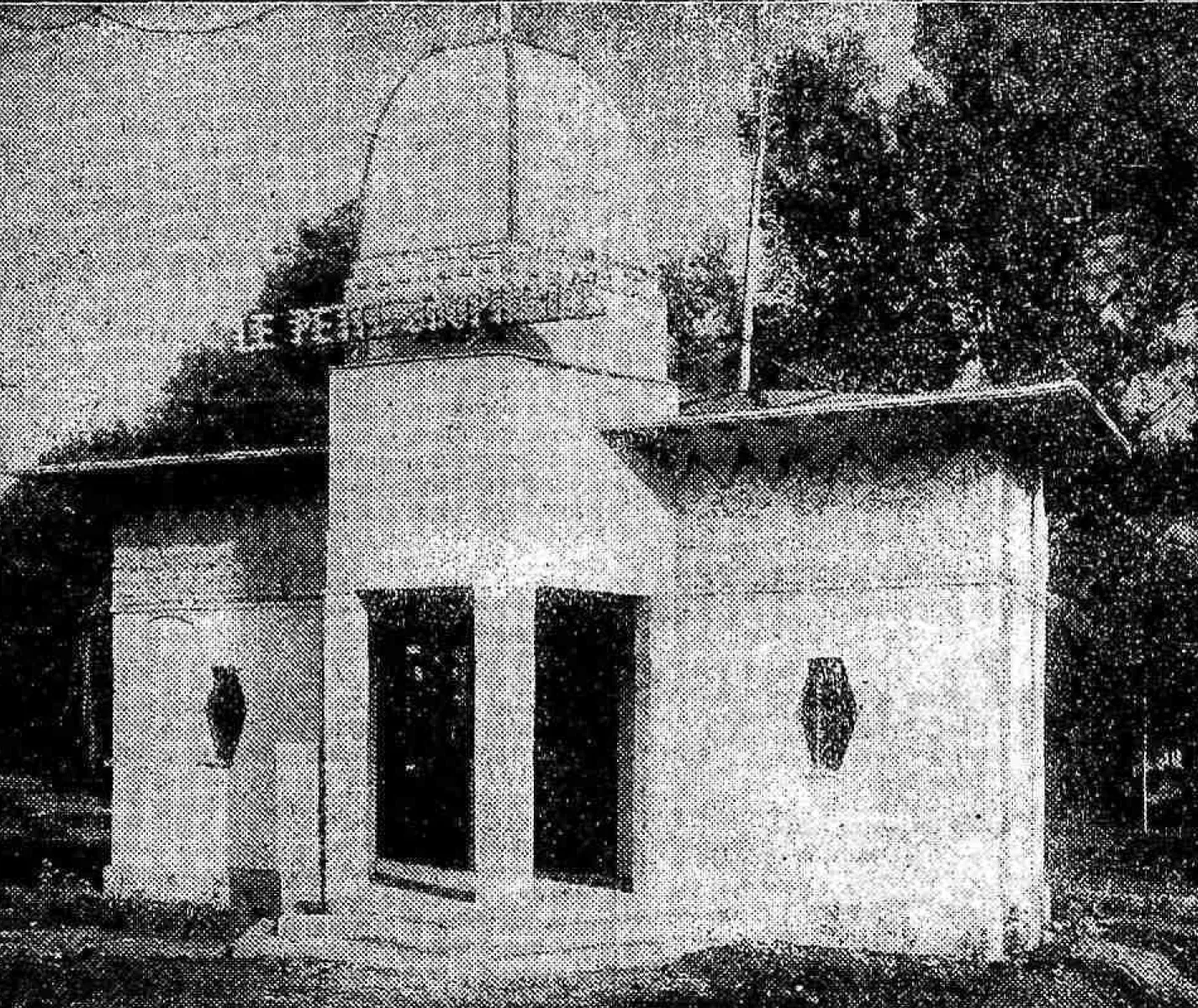 Photographie du Pavillon représentant le journal Le Petit Dauphinois, dans René Meunier, « Le Petit Dauphinois ouvre aujourd’hui son Pavillon », Le Petit Dauphinois, 30 mai 1925, p. 3 (Lectura Plus, le portail du patrimoine écrit et graphique en Auvergne-Rhône-Alpes).