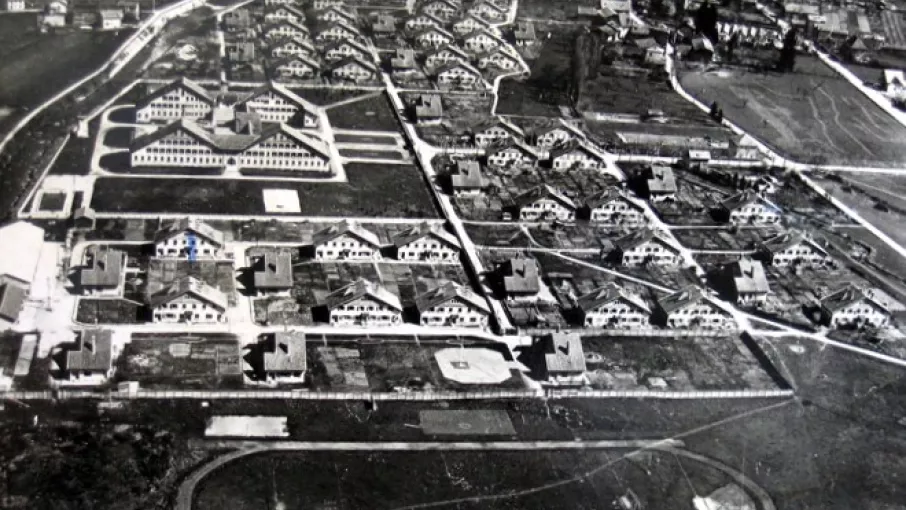 Carte postale montrant la cité ouvrière de la Viscamine à Pontcharra, collection Bernard Toulier © Droits réservés