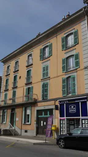 Voiron, immeuble 16 cours Sénozan ayant abrité la distillerie Brun. © Patrimoine Culturel