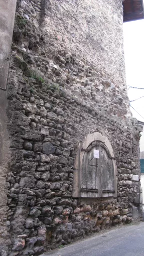 Vestiges de la porte de Fure. Elle devait ressembler à celle de Saint-Quentin, avec une voûte couvrant le passage des voyageurs © Patrimoine culturel