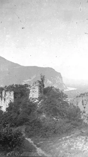Les ruines de Châteauvieux au début du XXe siècle. (Photo DR). © Droits réservés