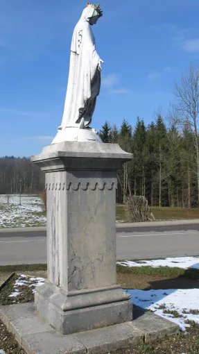 Statue monumentale de la  Vierge, cimetière de St-Christophe-sur-Guiers  1878 , fonte moulée sur socle en pierre © Patrimoine culturel