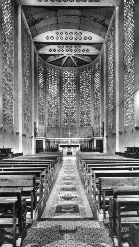 Vue générale vers le choeur de la chapelle, photographie des années 1980. © Abbé Meyer / Patrimoine culturel CD38