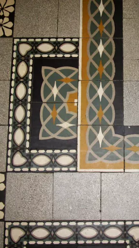 Détail du carrelage © Service du Patrimoine culturel, Département de l'Isère