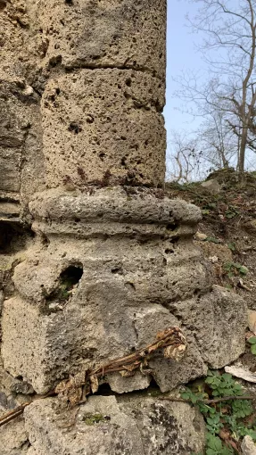 Détail tuf, vestiges ancien prieuré de Saint-Michel-de-Connexe © Patrimoine culturel-CD38