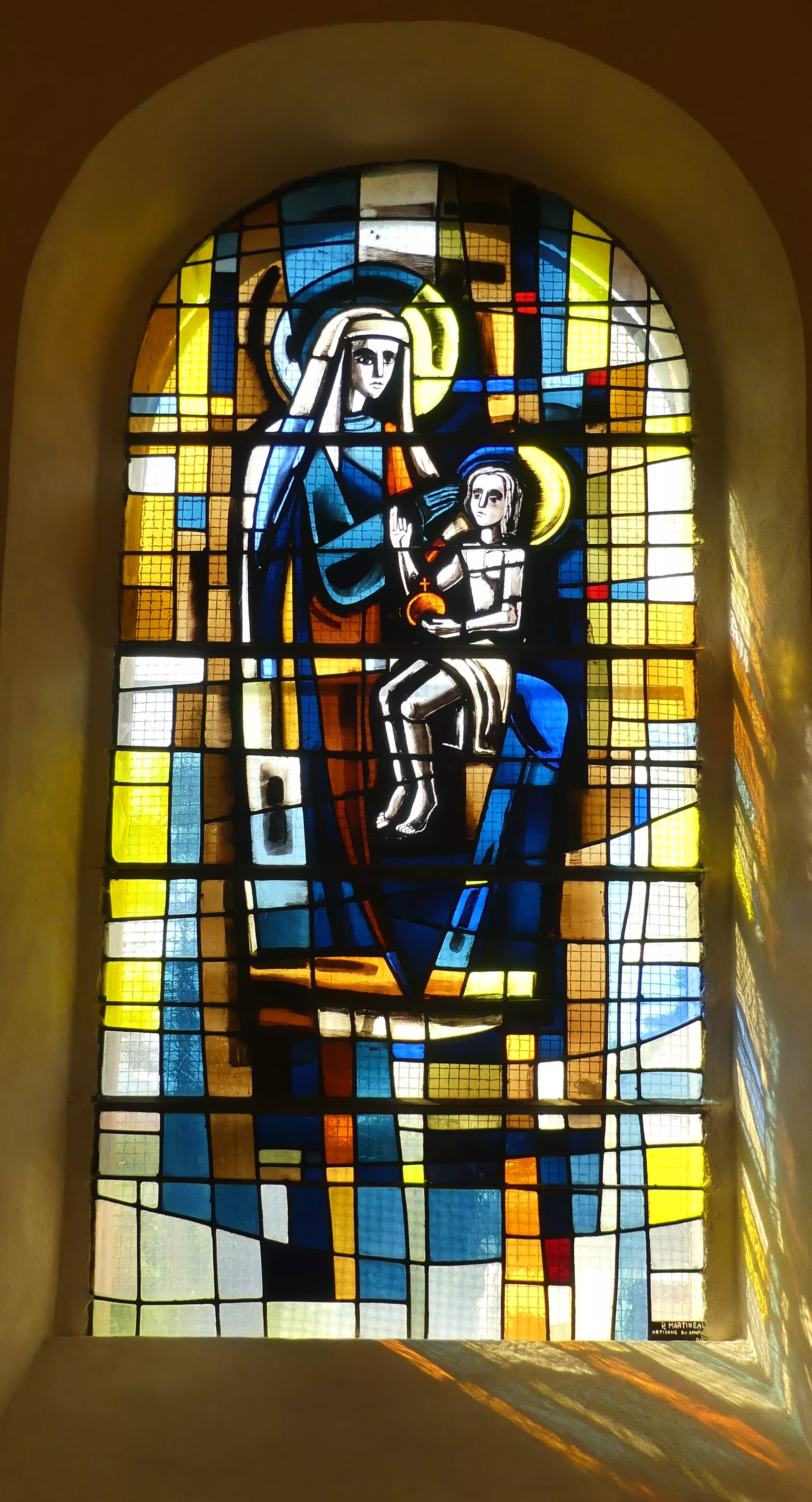 Verrière de l’artiste Paul Martineau des « Artisans du Sanctuaire » dans l’église Saint-Bonnet à Villard-de-Lans